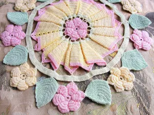 CHARMING Vintage FIGURAL Floral Doily, Flowers,Hand Crocheted Doily,Farmhouse Decor,French Country Cottage,Collectible Doilies,Vintage Decor