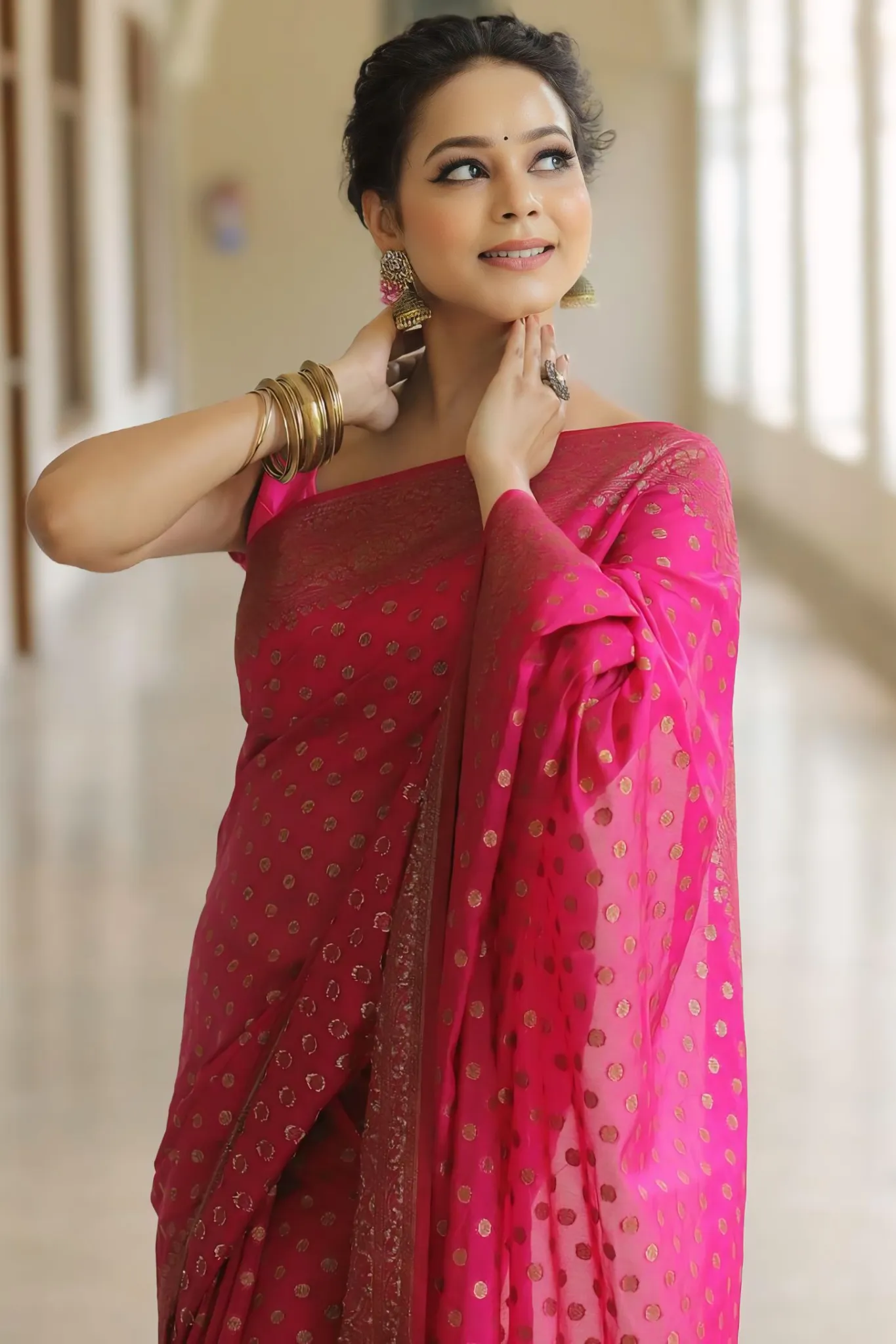 WOMAN BEAUTIFUL ZARI WORK PERFECT SILK SAREE