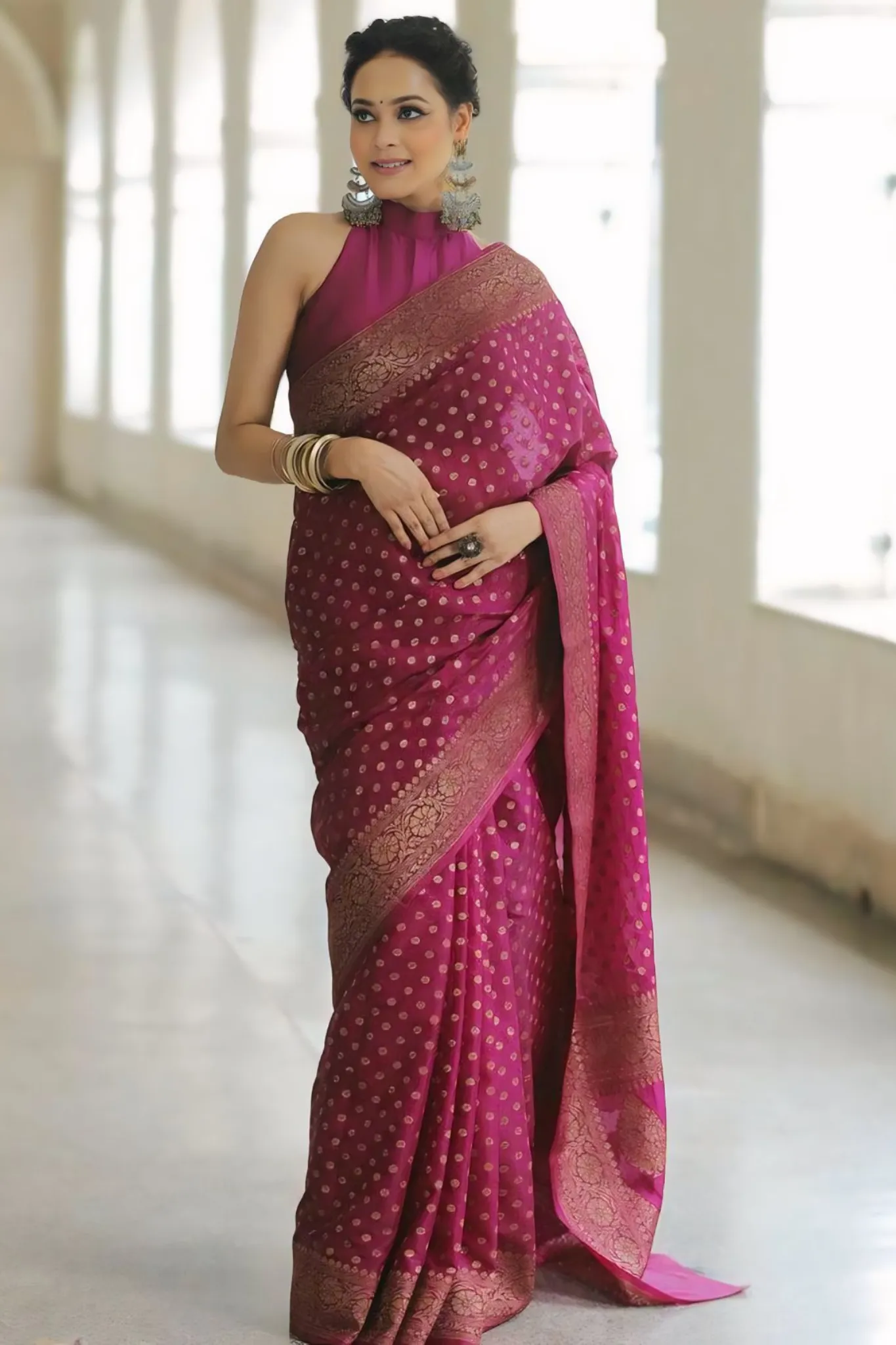 WOMAN BEAUTIFUL ZARI WORK PERFECT SILK SAREE