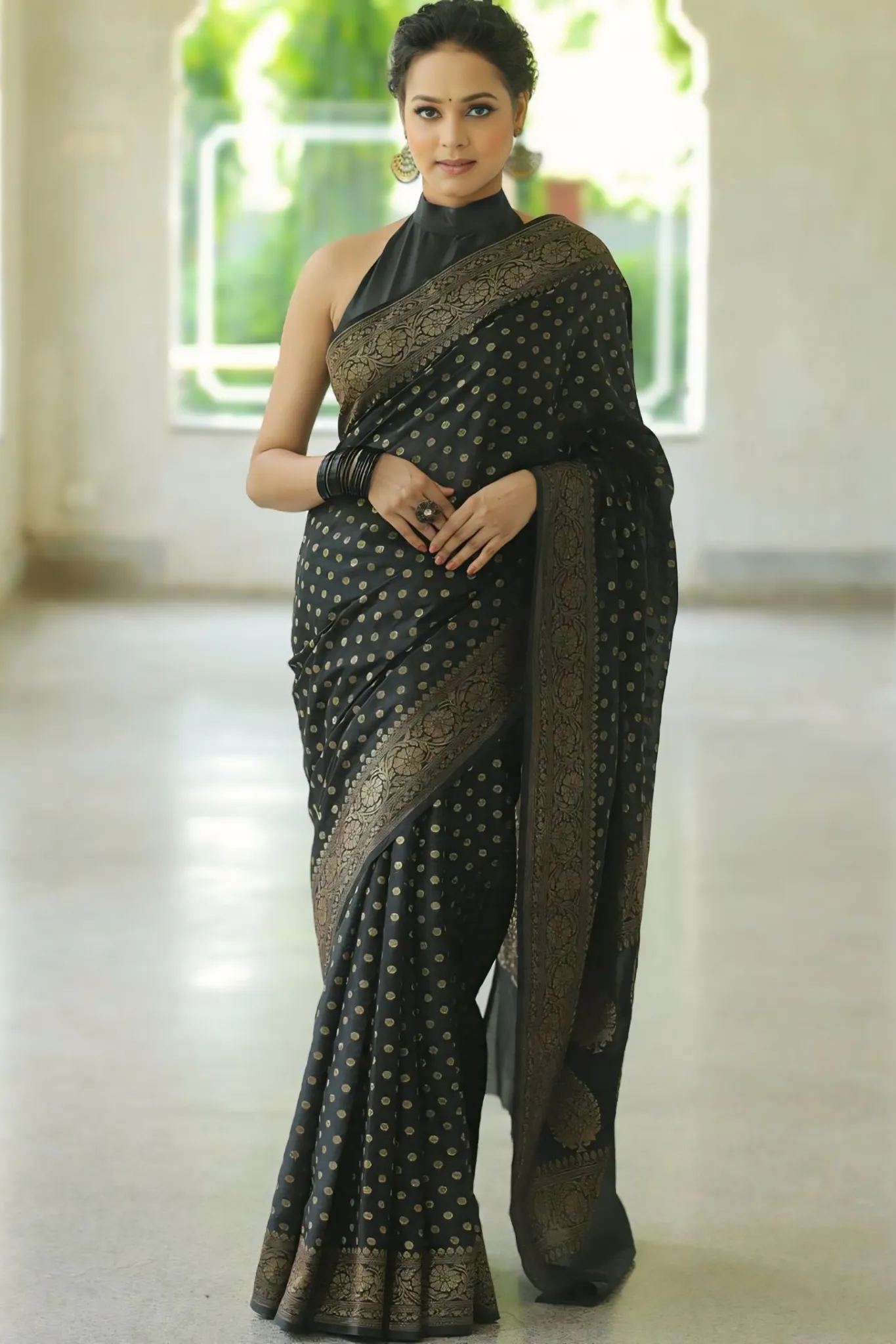 WOMAN BEAUTIFUL ZARI WORK PERFECT SILK SAREE