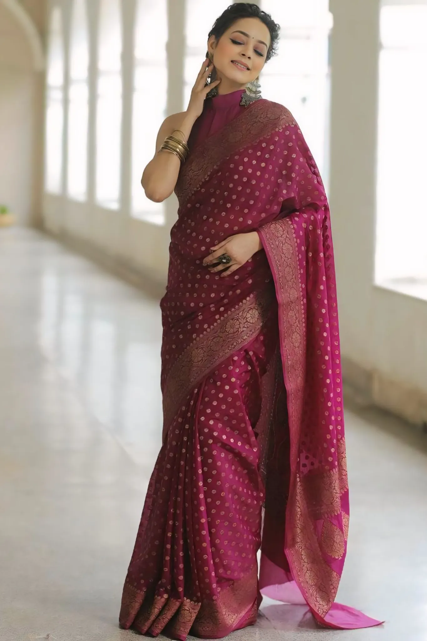 WOMAN BEAUTIFUL ZARI WORK PERFECT SILK SAREE