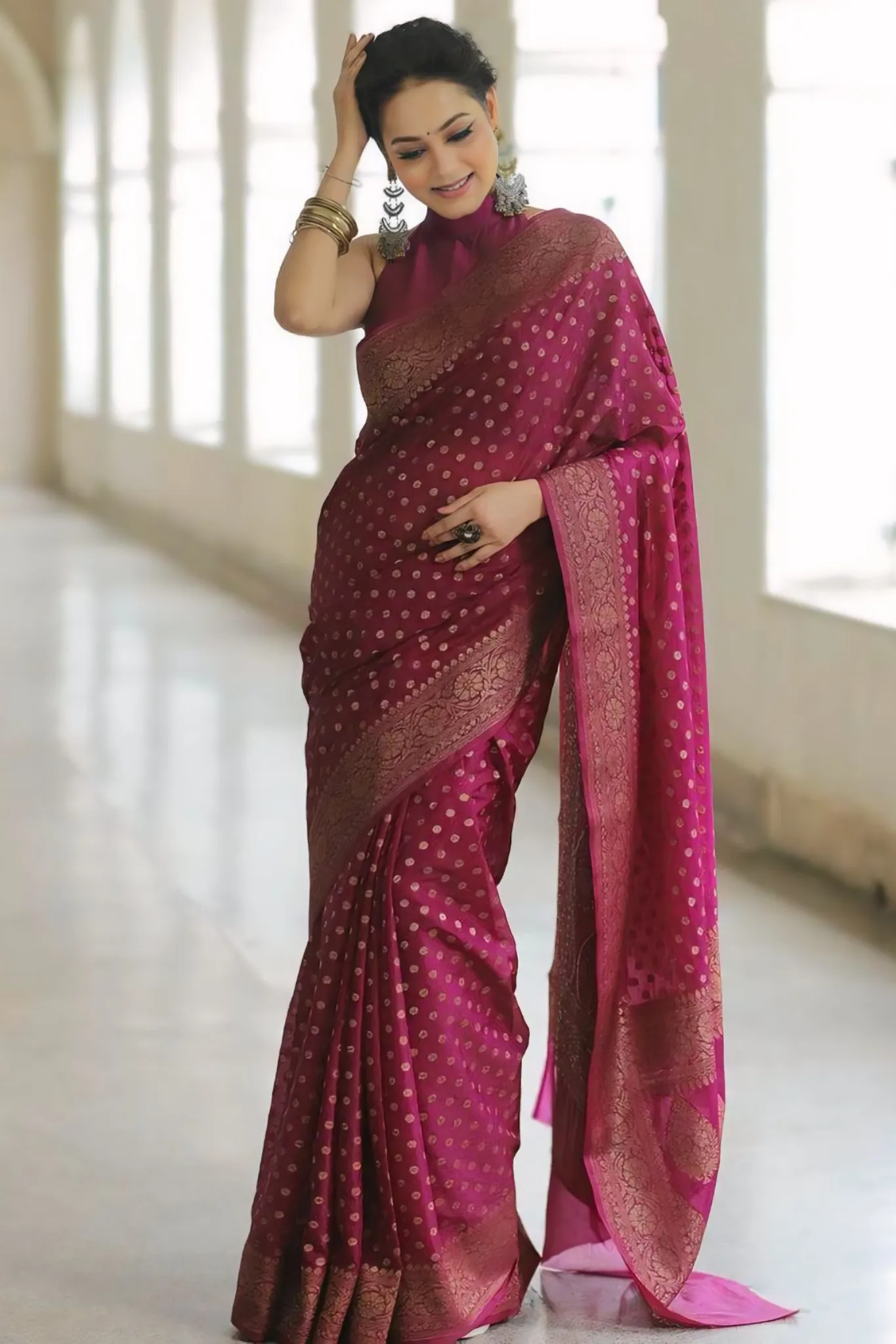 WOMAN BEAUTIFUL ZARI WORK PERFECT SILK SAREE
