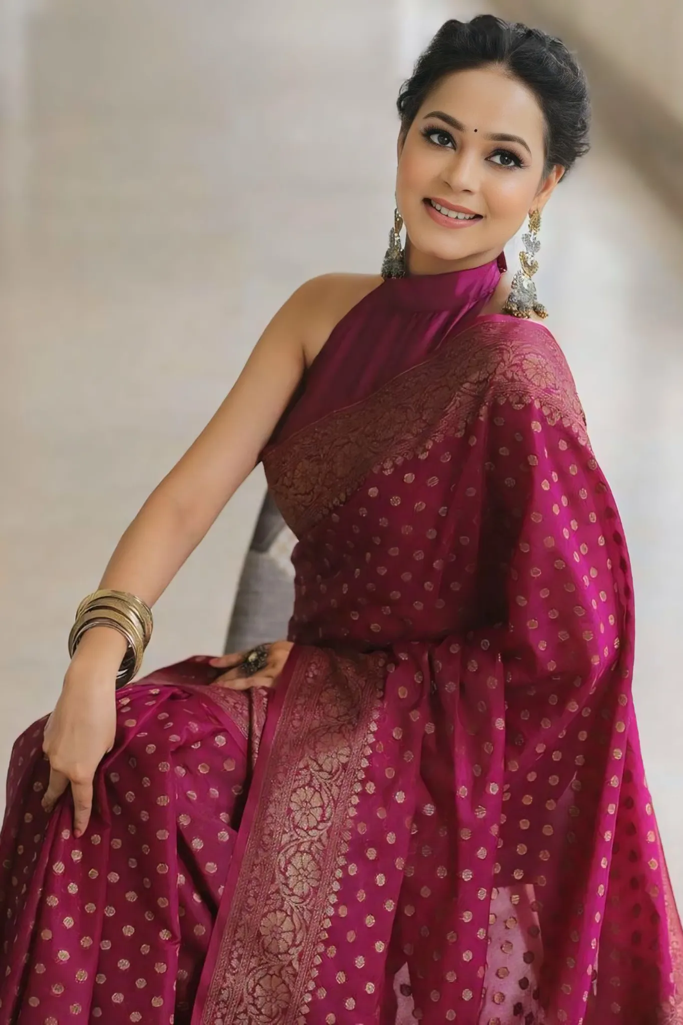 WOMAN BEAUTIFUL ZARI WORK PERFECT SILK SAREE