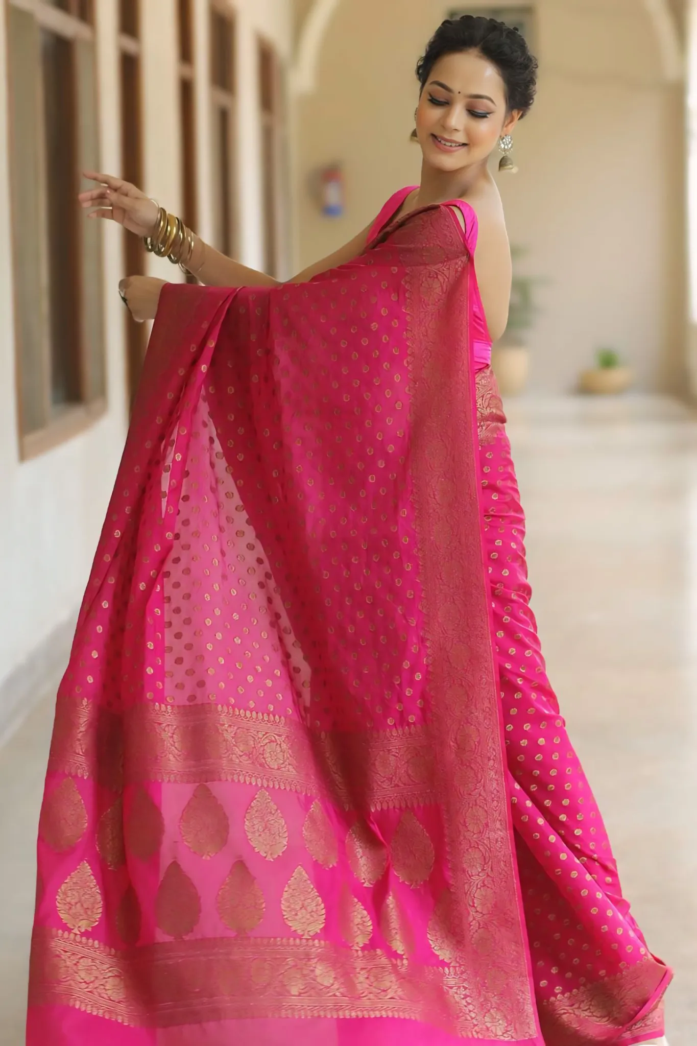 WOMAN BEAUTIFUL ZARI WORK PERFECT SILK SAREE