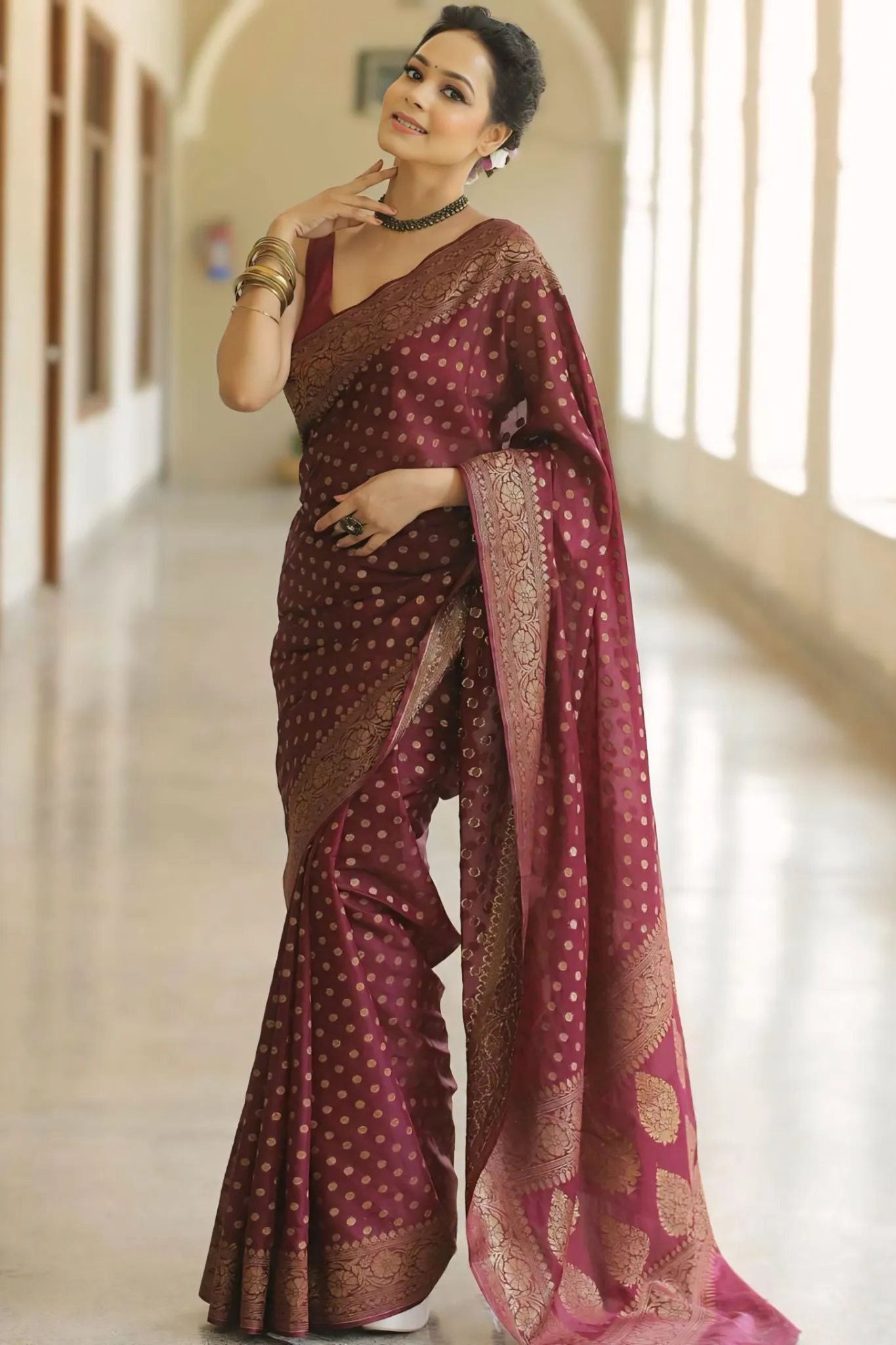 WOMAN BEAUTIFUL ZARI WORK PERFECT SILK SAREE