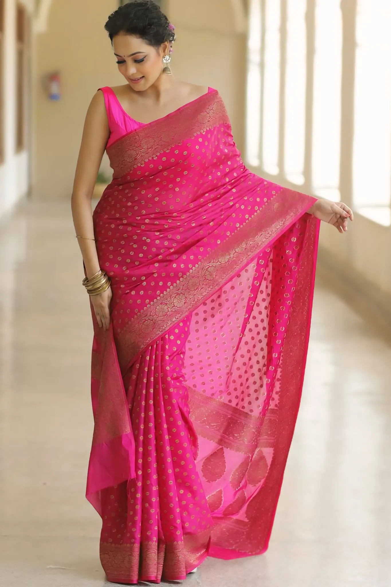 WOMAN BEAUTIFUL ZARI WORK PERFECT SILK SAREE