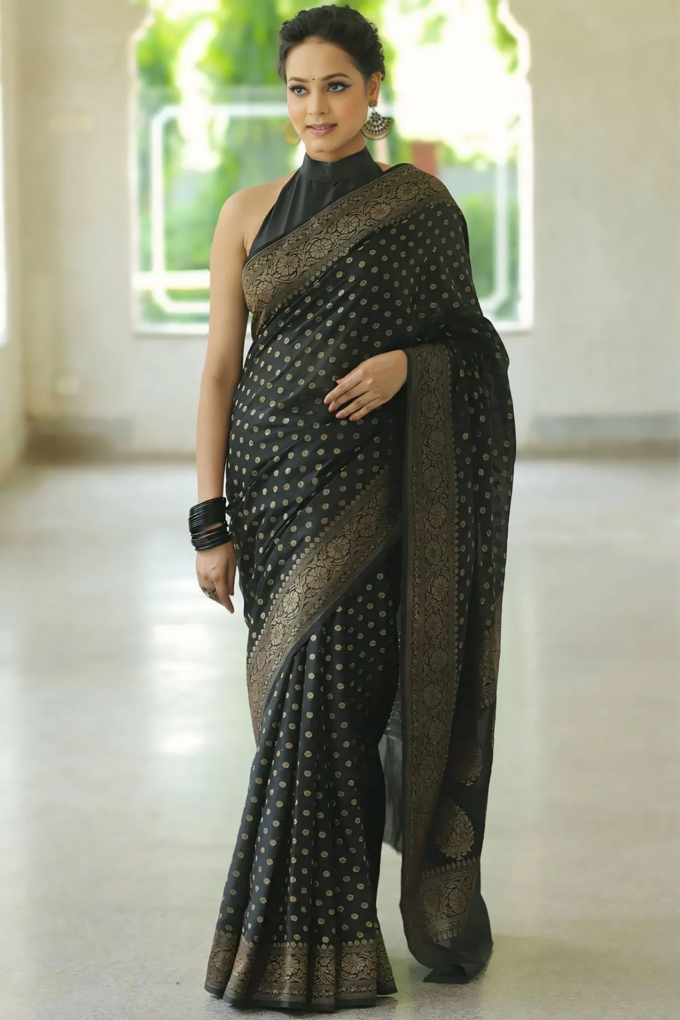 WOMAN BEAUTIFUL ZARI WORK PERFECT SILK SAREE